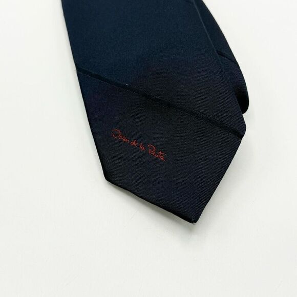 Vintage Oscar de la Renta Script Writing Navy Blue Silk Blend Tie - Picture 2 of 5